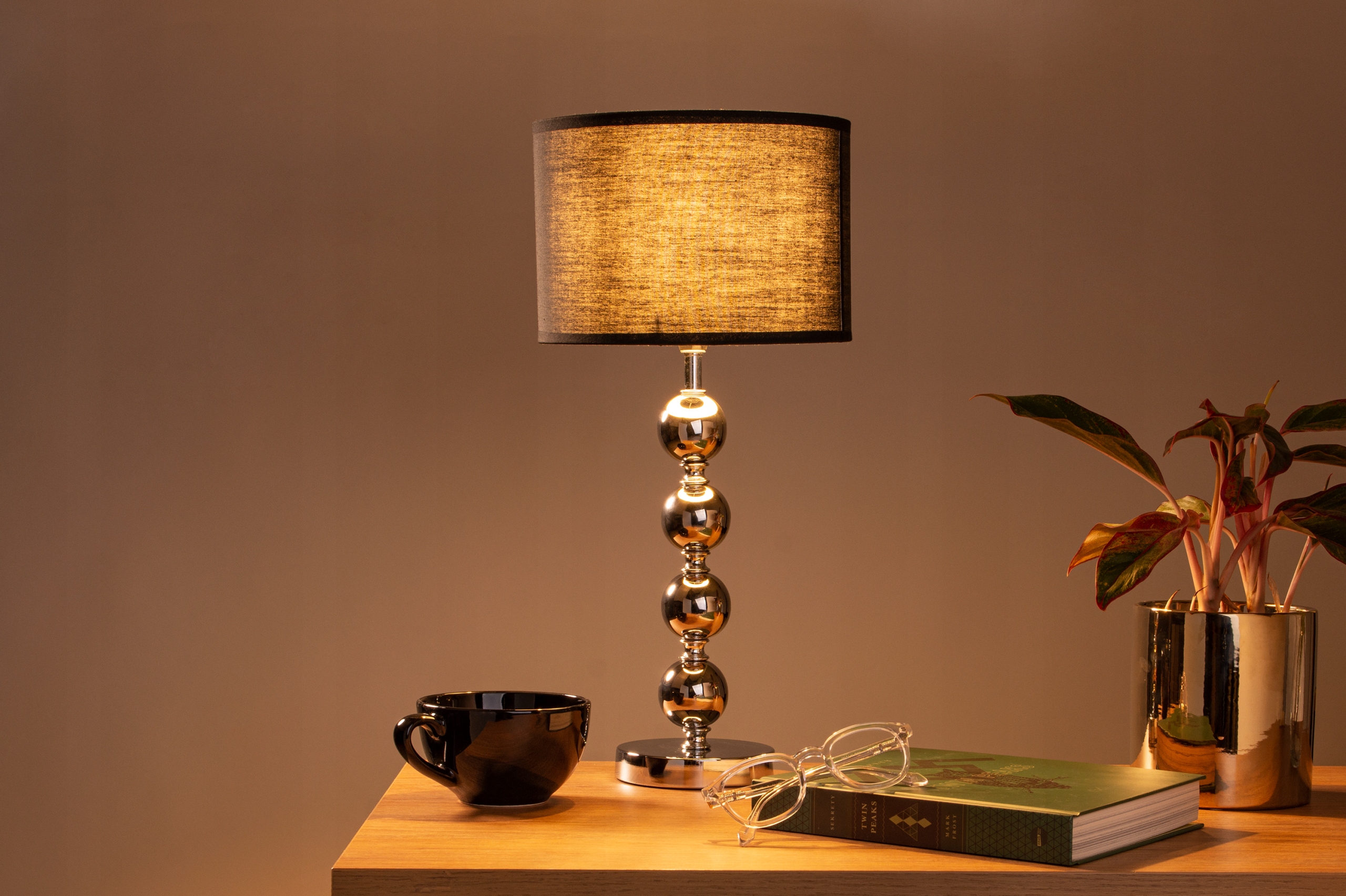 Nočná lampa Konsimo hnedo zlatá B